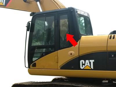 Корпусное левое стекло (за дверью) CATERPILLAR (CAT) 325C, 330C, 345C (300 C SERIES) на технике 