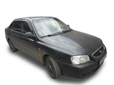 лобовое стекло HYUNDAI ACCENT седан (1999-2013 г.в.) на технике лобовое стекло HYUNDAI ACCENT седан (1999-2013 г.в.) на технике