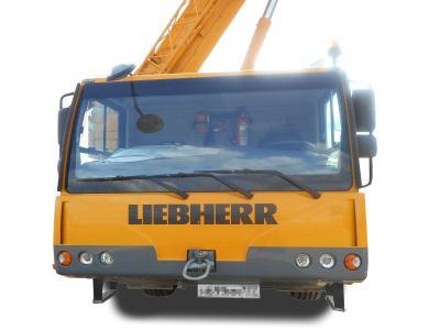 Лобовое стекло LIEBHERR LTM 1400 на технике 