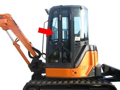 стекло двери переднее верхнее HITACHI ZAXIS ZX 30U-2, ZX 40U-2, ZX 50U-2 на технике стекло двери переднее верхнее HITACHI ZAXIS ZX 30U-2, ZX 40U-2, ZX 50U-2 на технике