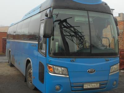 Лобовое стекло (из двух половин) KIA GRANDBIRD (2008 г.в.)  