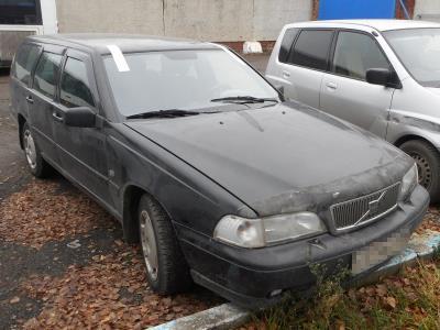 лобовое стекло VOLVO S70 / V70 седан (1997-2000 г.в.) на технике лобовое стекло VOLVO S70 / V70 седан (1997-2000 г.в.) на технике