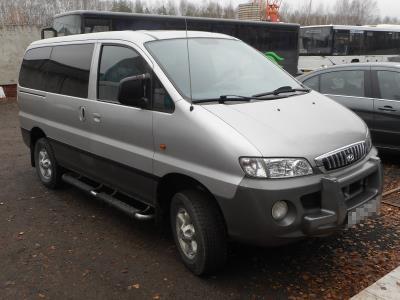 лобовое стекло HYUNDAI STAREX H-1 (1998-2007 г.в.) на технике 