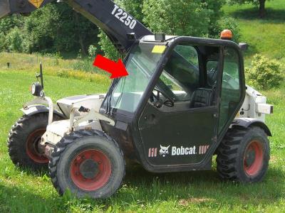 лобовое стекло BOBCAT T2250 телескоп. погрузчик на технике лобовое стекло BOBCAT T2250 телескоп. погрузчик на технике