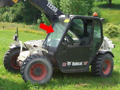 лобовое стекло BOBCAT T2250 телескоп. погрузчик на технике 