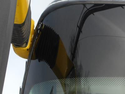 Лобовое стекло с маршрутоуказателем HIGER KLQ 6891 KA (2008 г.в.) правый верхний угол стекла Лобовое стекло с маршрутоуказателем HIGER KLQ 6891 KA (2008 г.в.) правый верхний угол стекла