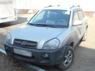 лобовое стекло HYUNDAI TUCSON внедорожник (2004-2009 г.в.) на технике 