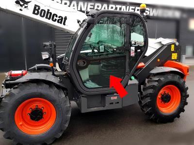 Стекло двери, нижнее BOBCAT T40140, T40180 телескоп. погрузчик на технике 