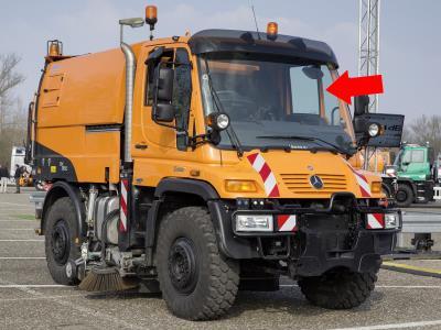 Лобовое стекло MERCEDES-BENZ UNIMOG U400, U423 коммун.спецтехника (1999-2011 г.в.)  