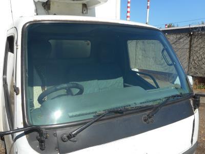 лобовое стекло MITSUBISHI CANTER (1997 г.в.) лобовое стекло MITSUBISHI CANTER (1997 г.в.)