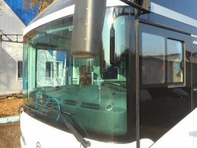 Лобовое нижнее стекло GOLDEN DRAGON XML 6126 JR (2018 г.в.) Лобовое нижнее стекло GOLDEN DRAGON XML 6126 JR (2018 г.в.)