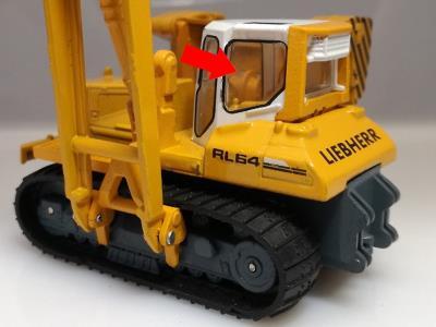 Левое боковое стекло кабины LIEBHERR RL 44, RL 64 Трубоукладчик на технике 