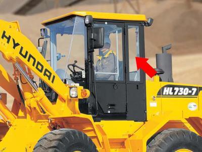 Левое боковое стекло кабины (за дверью) HYUNDAI HL730-7, HL740-7 фронтальный погрузчик на технике Левое боковое стекло кабины (за дверью) HYUNDAI HL730-7, HL740-7 фронтальный погрузчик на технике