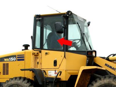 Стекло двери, правое KOMATSU WA150, 180 (5-ой, 6-ой серии) на технике Стекло двери, правое KOMATSU WA150, 180 (5-ой, 6-ой серии) на технике
