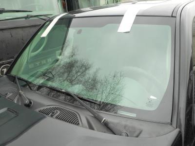 лобовое стекло JEEP CHEROKEE внедорожник (2001-2007 г.в.) лобовое стекло JEEP CHEROKEE внедорожник (2001-2007 г.в.)