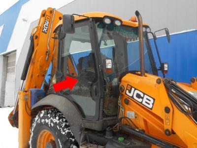 Стекло двери (правое и левое) JCB 4CX (c 2002 г.вып.) на технике 