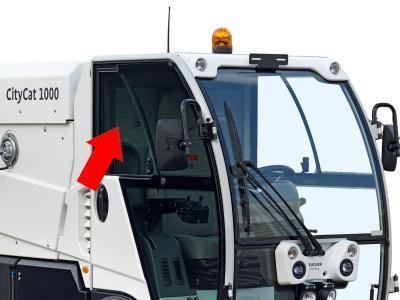 Стекло форточки двери BUCHER CITYCAT 1000 коммунальная машина (пылесос) на технике Стекло форточки двери BUCHER CITYCAT 1000 коммунальная машина (пылесос) на технике