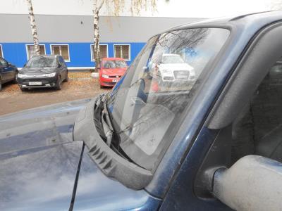 лобовое стекло SSANGYONG KORANDO внедорожник (1995 г.в.) на технике лобовое стекло SSANGYONG KORANDO внедорожник (1995 г.в.) на технике