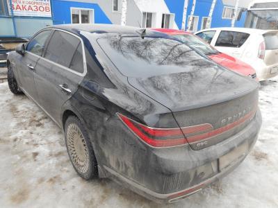 Заднее стекло GENESIS G 90 седан (2019 г.в.) на технике Заднее стекло GENESIS G 90 седан (2019 г.в.) на технике