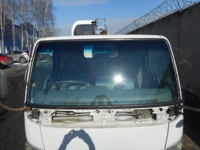лобовое стекло MITSUBISHI CANTER (2003 г.в.) на технике лобовое стекло MITSUBISHI CANTER (2003 г.в.) на технике