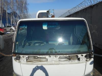 лобовое стекло MITSUBISHI CANTER (2003 г.в.) на технике 