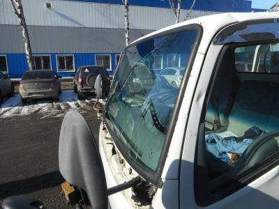 лобовое стекло MITSUBISHI CANTER (2003 г.в.) на технике лобовое стекло MITSUBISHI CANTER (2003 г.в.) на технике