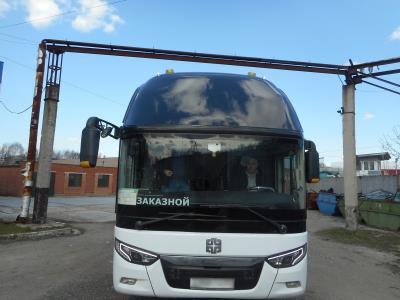 лобовое стекло верхнее ZHONG TONG LCK 6127H (2018 г.в.) на технике лобовое стекло верхнее ZHONG TONG LCK 6127H (2018 г.в.) на технике