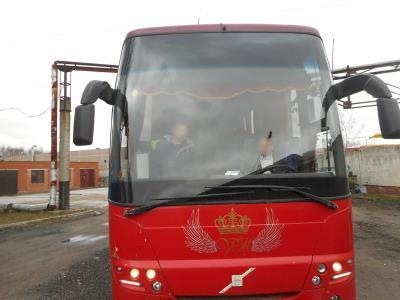 лобовое стекло VOLVO B 12 (1980 г.в.) на технике лобовое стекло VOLVO B 12 (1980 г.в.) на технике