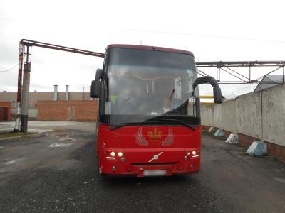лобовое стекло VOLVO B 12 (1980 г.в.) на технике лобовое стекло VOLVO B 12 (1980 г.в.) на технике