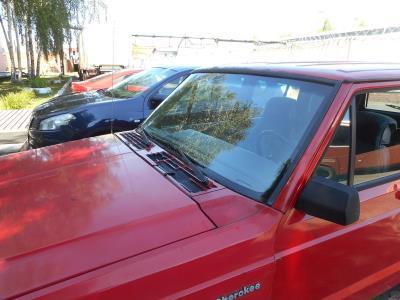 лобовое стекло JEEP CHEROKEE внедорожник (1984-2001 г.в.) на технике лобовое стекло JEEP CHEROKEE внедорожник (1984-2001 г.в.) на технике