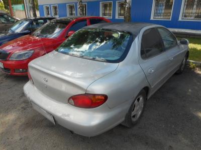 Заднее стекло HYUNDAI ELANTRA GLS седан (2000 г.в.) на технике 