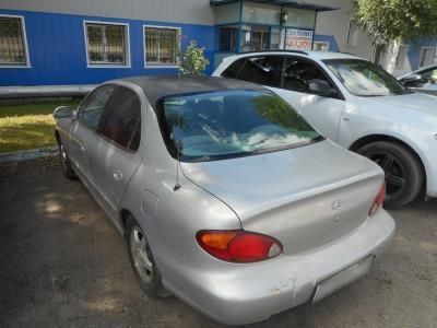 Заднее стекло HYUNDAI ELANTRA GLS седан (2000 г.в.) на технике Заднее стекло HYUNDAI ELANTRA GLS седан (2000 г.в.) на технике