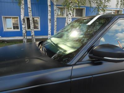 Лобовое стекло LAND ROVER RANGE ROVER VOGUE L405 (с 2013 гв г.в.) на технике Лобовое стекло LAND ROVER RANGE ROVER VOGUE L405 (с 2013 гв г.в.) на технике