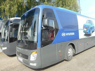 Лобовое стекло HYUNDAI Юниверсал XPR (2008 г.в.) на технике Лобовое стекло HYUNDAI Юниверсал XPR (2008 г.в.) на технике