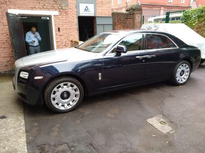 Лобовое стекло ROLLS-ROYCE GHOST седан (2009-2014 г.в.) на технике Лобовое стекло ROLLS-ROYCE GHOST седан (2009-2014 г.в.) на технике