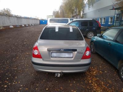 заднее стекло HYUNDAI ELANTRA XD (2000-2010 г.в.) на технике заднее стекло HYUNDAI ELANTRA XD (2000-2010 г.в.) на технике