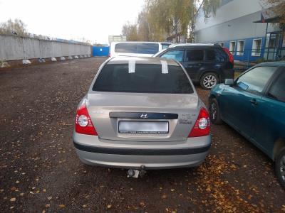 заднее стекло HYUNDAI ELANTRA XD (2000-2010 г.в.) на технике 