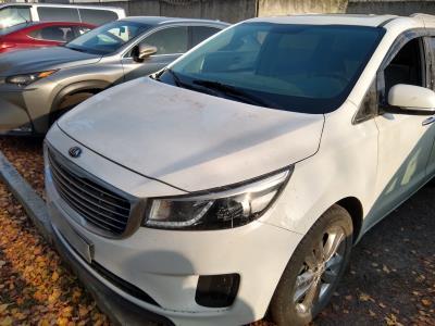 Лобовое стекло KIA CARNIVAL (2015-2019 г.в.) на технике 