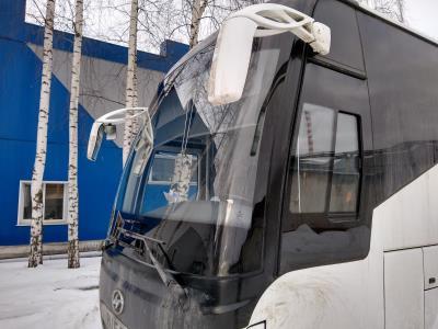 Лобовое стекло HIGER KLQ 6128LQ (2019 г.в.) на технике Лобовое стекло HIGER KLQ 6128LQ (2019 г.в.) на технике