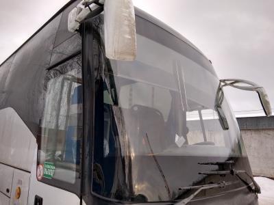 Лобовое стекло HIGER KLQ 6128LQ (2019 г.в.) на технике Лобовое стекло HIGER KLQ 6128LQ (2019 г.в.) на технике