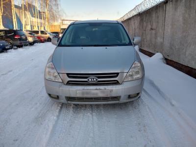 Лобовое стекло KIA CARNIVAL (2007-2014 г.в.) на технике Лобовое стекло KIA CARNIVAL (2007-2014 г.в.) на технике