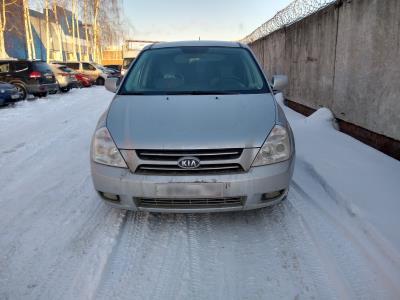 Лобовое стекло KIA CARNIVAL (2007-2014 г.в.) на технике 