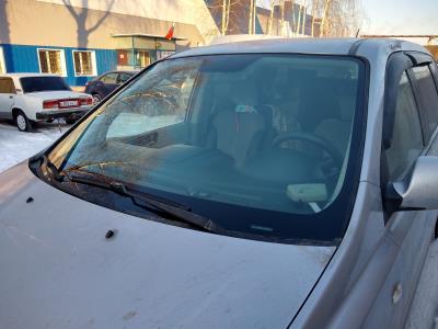 Лобовое стекло KIA CARNIVAL (2007-2014 г.в.) на технике Лобовое стекло KIA CARNIVAL (2007-2014 г.в.) на технике