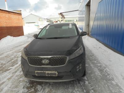 Лобовое стекло KIA SORENTO PRIME UM (2014-нв г.в.) на технике 