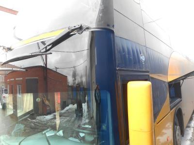 нижнее лобовое стекло VOLVO В12В BEULAS CLORI (2009 г.в.) на технике нижнее лобовое стекло VOLVO В12В BEULAS CLORI (2009 г.в.) на технике