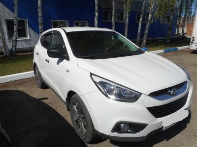 Лобовое стекло HYUNDAI ix35 кроссовер (2010-2015 г.в.) на технике Лобовое стекло HYUNDAI ix35 кроссовер (2010-2015 г.в.) на технике