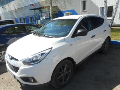 Лобовое стекло HYUNDAI ix35 кроссовер (2010-2015 г.в.) на технике Лобовое стекло HYUNDAI ix35 кроссовер (2010-2015 г.в.) на технике