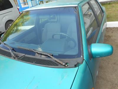 лобовое стекло HYUNDAI PONY (1990-1995 г.в.) на технике лобовое стекло HYUNDAI PONY (1990-1995 г.в.) на технике