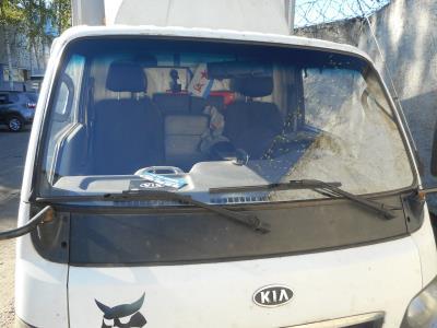 лобовое стекло KIA KIA,S 3000 седан (2004 г.в.) на технике лобовое стекло KIA KIA,S 3000 седан (2004 г.в.) на технике