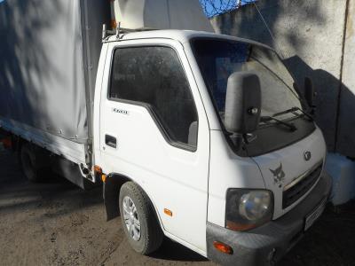 лобовое стекло KIA KIA,S 3000 седан (2004 г.в.) на технике лобовое стекло KIA KIA,S 3000 седан (2004 г.в.) на технике
